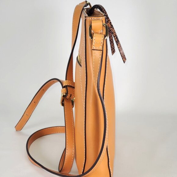NWOT G.I.L.I. Women's Honey Brown Leather Flat Double Zip Crossbody 1438 - Picture 4 of 11